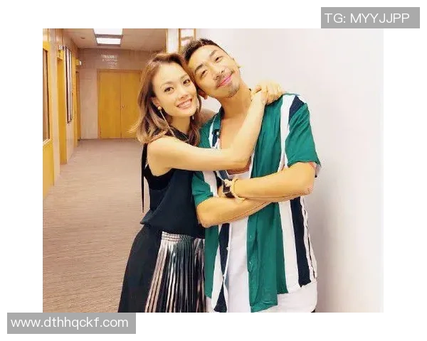 谢霆锋与足球明星亲密合影展现运动与娱乐界的完美结合